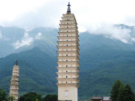 થ્રી પાગોદાસ થ્રી પાગોદાસ