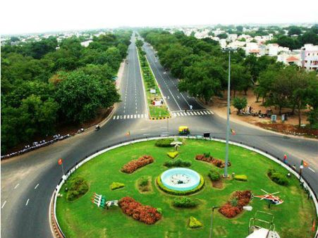 દરેક સર્કલ પર બગીચા