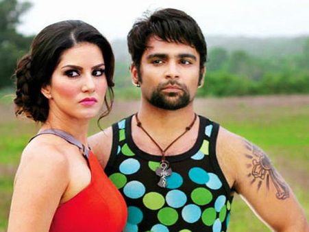 સચિન સાથે બોલ્ડ થયાં સન્ની સચિન સાથે બોલ્ડ થયાં સન્ની