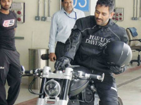 ધોની હાલ રજા પર