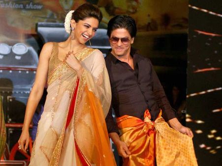 શાહરૂખ ખાન દરેક સ્થળે લુંગીમાં