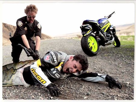 બાઇકર્સની ધોલાઇ