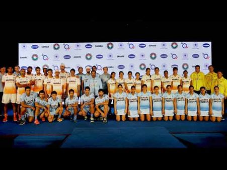 ભારતીય હોકી ટીમોના ડ્રેસકોડ બદલાયા તે વખતની તસવીર