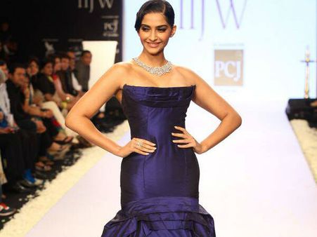 રેમ્પ પર સોનમ કપૂર