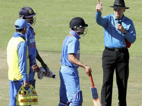  અમ્પાયર સાથે ઉગ્ર ચર્ચા 