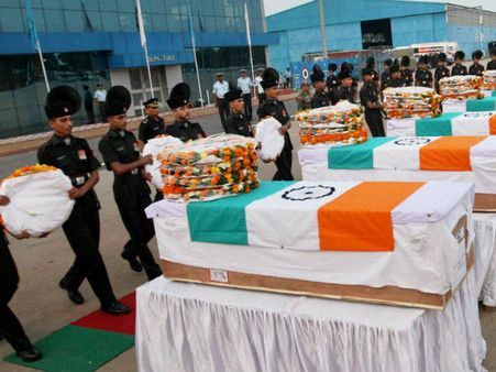 દેશમાં જોવા મળ્યો રોષ, શહીદોની યાદમાં આંખો થઇ નમ