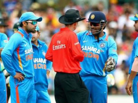 ધોનીની અમ્પાયર સાથે દલીલ