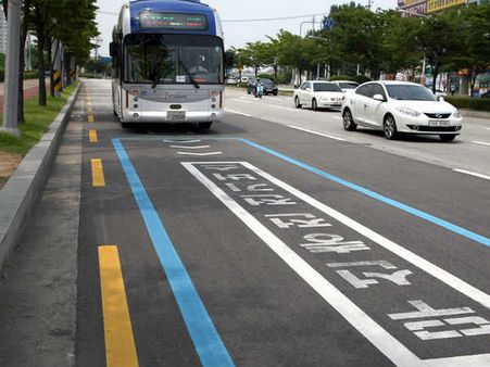 દક્ષિણ કોરિયાનો આ રોડ બસોને કરે છે રિચાર્જ!!!