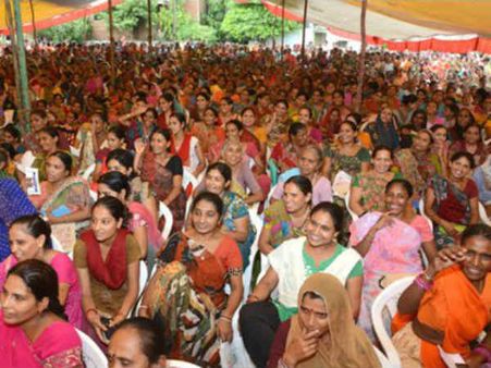 લાભ લેવા પડાપડી લાભ લેવા પડાપડી