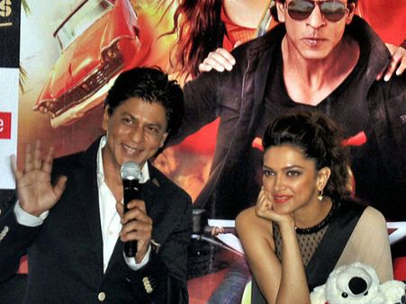 ખુશખુશાલ શાહરુખ-દીપિકા