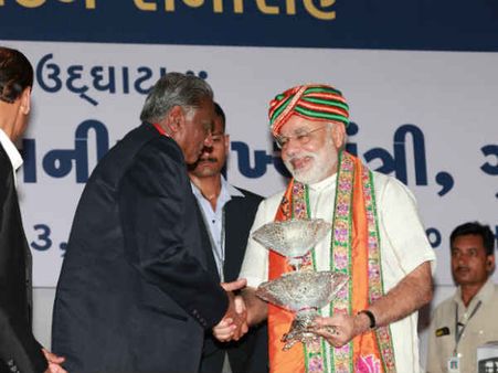 નરેન્દ્ર મોદીએ કર્યું એનિમલ હોસ્પિટલનું ઉદ્ધાટન નરેન્દ્ર મોદીએ કર્યું એનિમલ હોસ્પિટલનું ઉદ્ધાટન