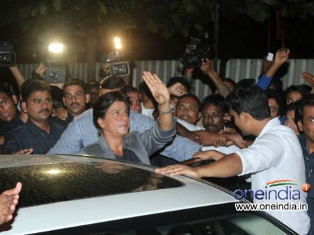 ફેન્સની વચ્ચે કિંગ ખાન