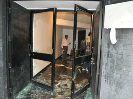 અમદાવાદની ગુફામાં VHPની તોડફોડ