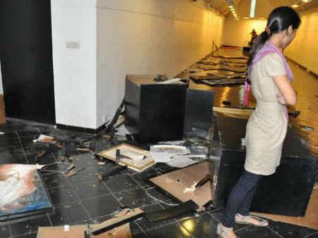 અમદાવાદની ગુફામાં VHPની તોડફોડ