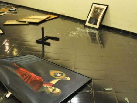 અમદાવાદની ગુફામાં VHPએ તોડફોડ કરી