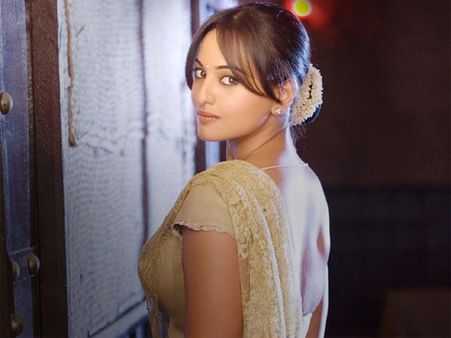 સોનાક્ષીની શરૂઆત