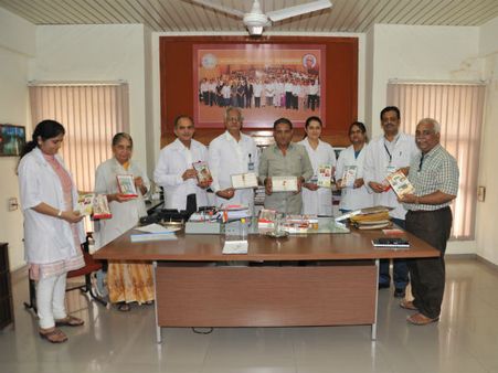 કૅંસર હૉસ્પિટલમાં રાખડી