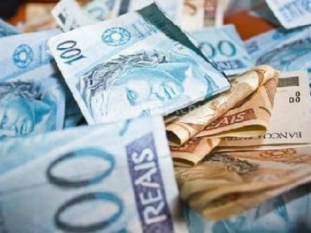 ડોલર સતત મજબૂત બન્યો