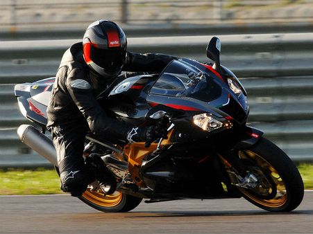 હાલ ઇમ્પોર્ટ કરીને લાવવામાં આવે છે બાઇક હાલ ઇમ્પોર્ટ કરીને લાવવામાં આવે છે બાઇક