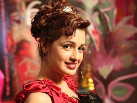 યુવિકા ચૌધરી યુવિકા ચૌધરી