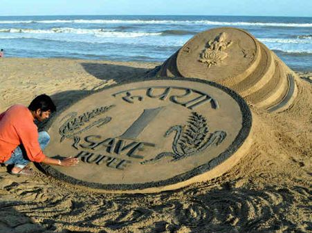 જાણો કેવી રીતે રૂપિયો બન્યો આવારા અને બીચારો?