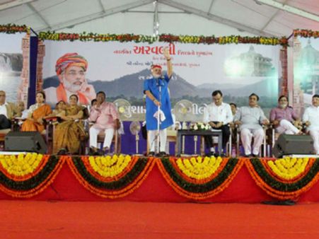 સરદાર પટેલને ભૂલાવી દેવાનો કારસો રચાયો હતો