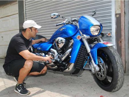 Dabangg 2: Salman Khan's Suzuki Intruder Bike Dabangg 2: Salman Khan's Suzuki Intruder Bike