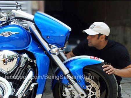 Dabangg 2: Salman Khan's Suzuki Intruder Bike Dabangg 2: Salman Khan's Suzuki Intruder Bike
