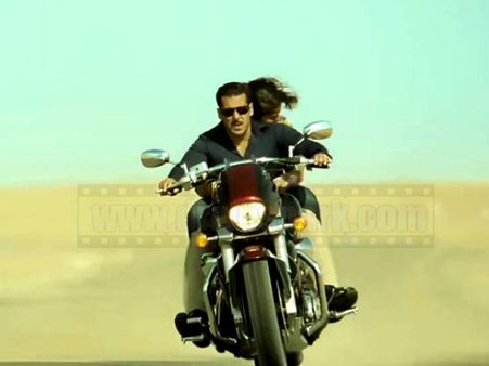 Dabangg 2: Salman Khan's Suzuki Intruder Bike Dabangg 2: Salman Khan's Suzuki Intruder Bike