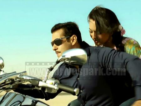 Dabangg 2: Salman Khan's Suzuki Intruder Bike Dabangg 2: Salman Khan's Suzuki Intruder Bike