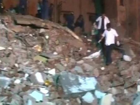 વડોદરામાં 2 ઇમારતો ધરાશાયી, 5નાં મરણ, 40 દટાયાની શંકા