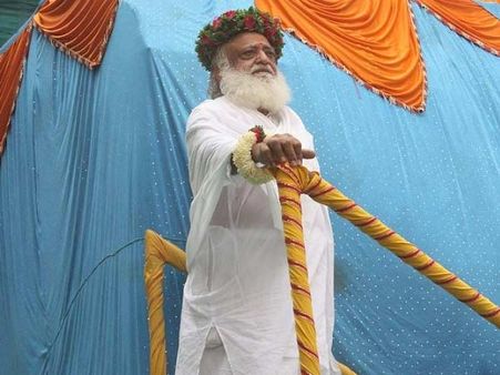 નાગપુરમાં આશ્રમ પર પથ્થરમારો નાગપુરમાં આશ્રમ પર પથ્થરમારો