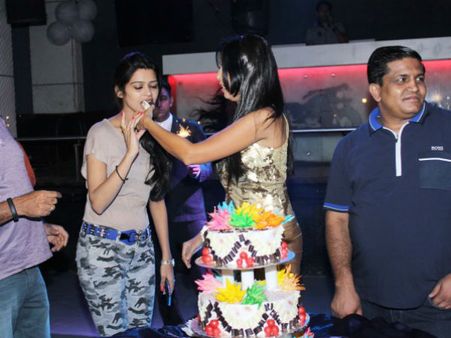 રોઝલીનના જન્મ દિવસની પાર્ટી