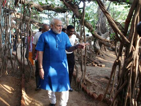 અણધારી મુલાકાતે મોદી અણધારી મુલાકાતે મોદી