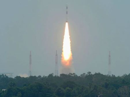 ભારતનું પહેલુ ડિફેન્સ સેટેલાઇટ GSAT-7 લોન્ચ