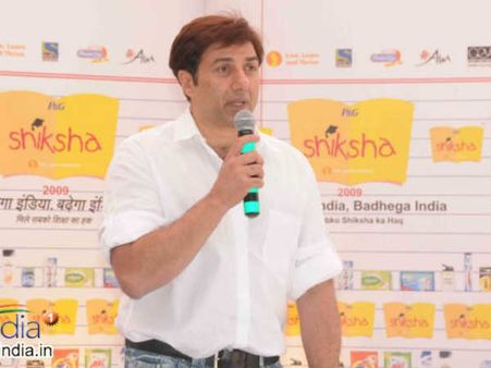 લગાન સાથે સ્પર્ધા