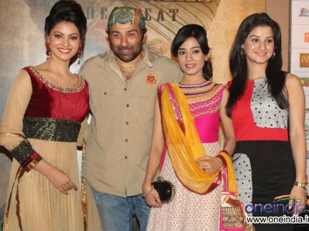 Pics : ગદર 2? કોઈ ચાંસ નથી, ચાર્મનો સવાલ છે ભાઈ!