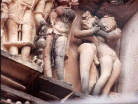 કંદારિયા મહાદેવ મંદિરમાં મૂર્તિઓ