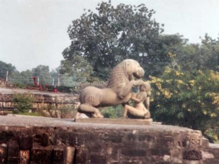 નક્કાશીદાર સંરચના