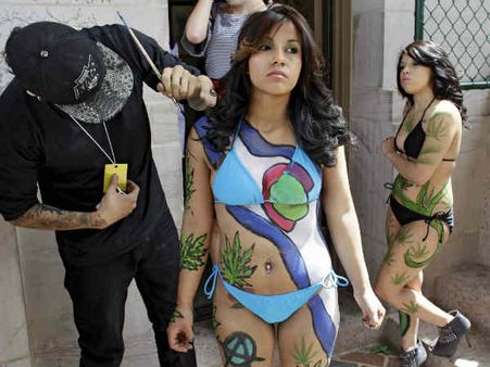 યુથ કોને આકર્ષિત કરવા શરીર પર ચિતરાવે છે ટેટૂ?