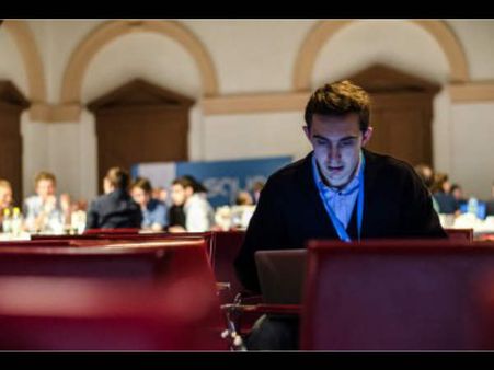 ફેસબુક, બહારથી જેવું દેખાય છે અંદરથી તેવું નથી