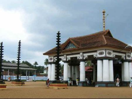 મંદિર પરિસર