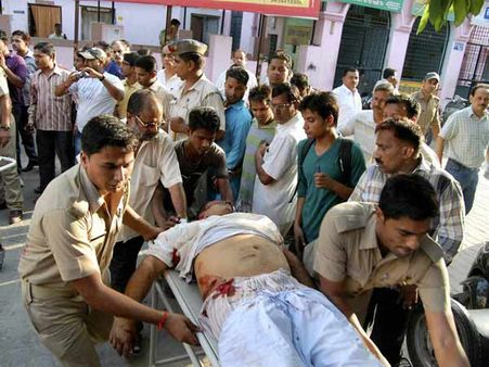 મુઝફ્ફરનગર કોમી હિંસામાં ભડકે બળ્યું, એક પત્રકાર સહિત 12ના મોત