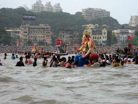 અહો આશ્ચર્યમ! મુંબઇમાં માછલીના કરડવાથી 60 લોકો ઝખમી!