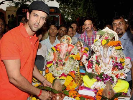 Pics : વિઘ્નહર્તા દુંદાળા દેવના રંગે રંગાયું બૉલીવુડ!