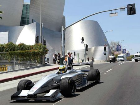 લોસ એન્જલિસના રસ્તા પર ફોર્મૂલા ઇ કાર