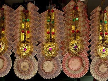 નોટોનો ઉપયોગ હારમાળા બનાવવામાં ના કરો : RBI