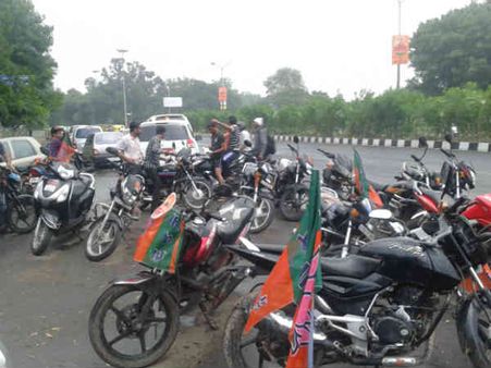 ગુજરાત ભાજપ મોદીના નામની ઘોષણાને વધાવવા તૈયાર