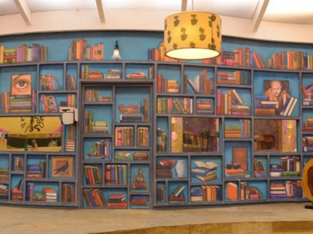 પુસ્તકોનું કબાટ