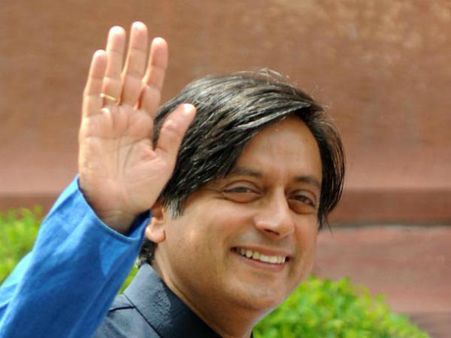 કોંગ્રેસ પ્રવક્તા શશી થરૂરે કર્યા નરેન્દ્ર મોદીના ભરપેટ વખાણ!!!